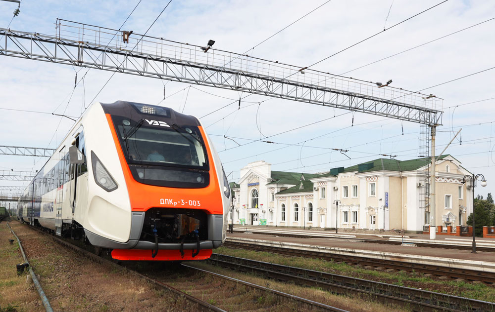 Появились фото новенького украинского поезда-экспресса: как он выглядит снаружи и внутри